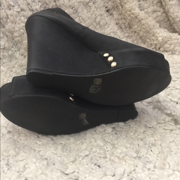Black Chinese laundry wedges with ankle strap - Picture 3 of 3